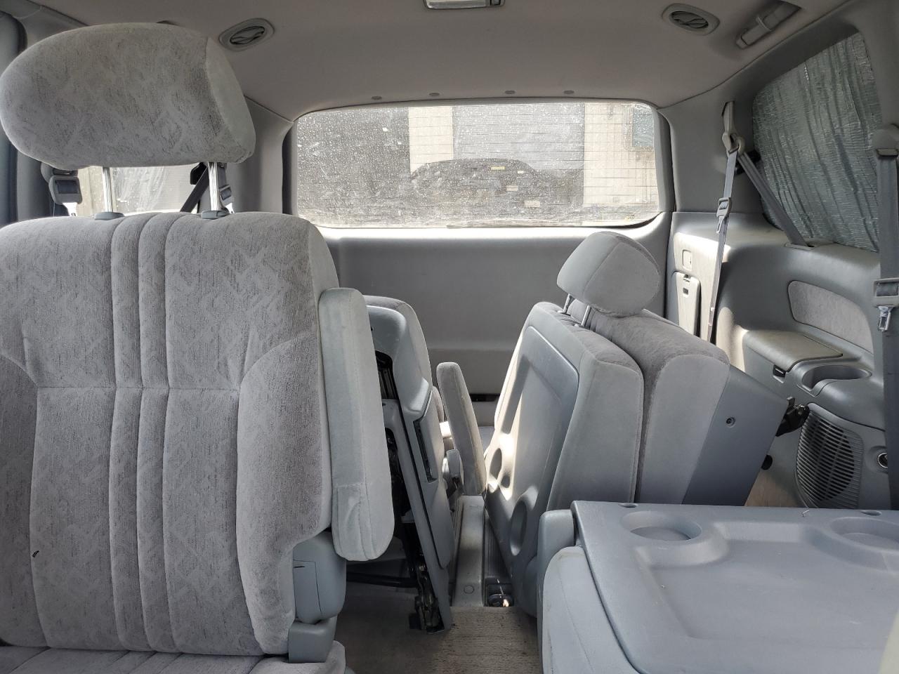 1998 Toyota Sienna Le VIN: 4T3ZF13C4WU012870 Lot: 69070305