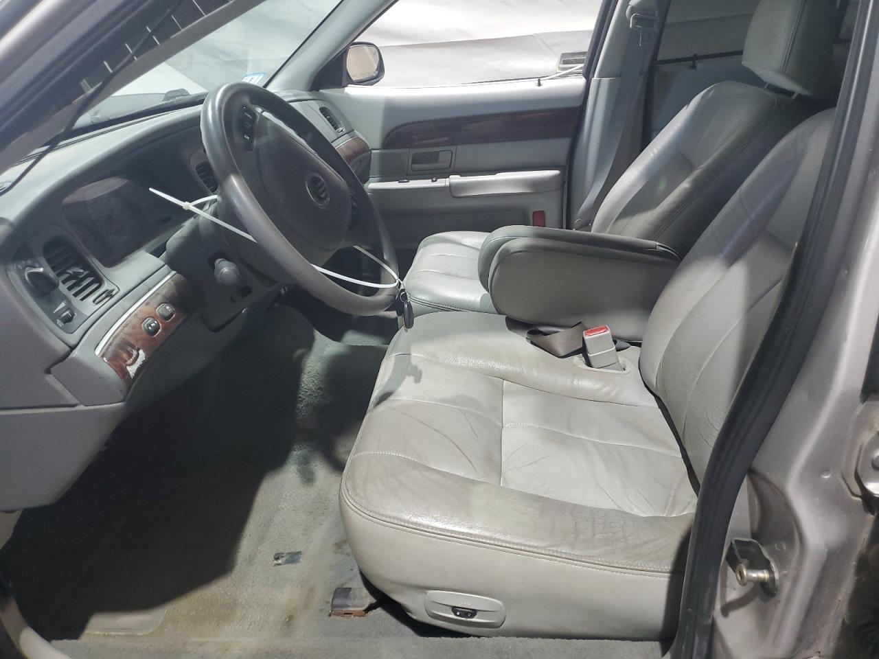 2004 Mercury Grand Marquis Gs VIN: 2MEFM74W14X652704 Lot: 69725195