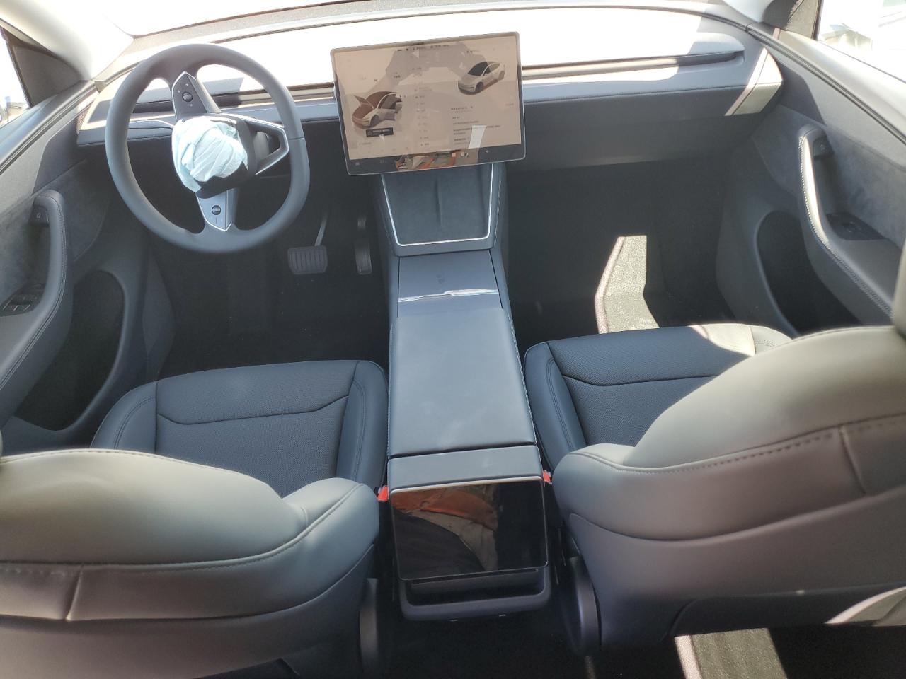 2026 Tesla Model Y VIN: 7SAYGDED3TF404582 Lot: 69503095