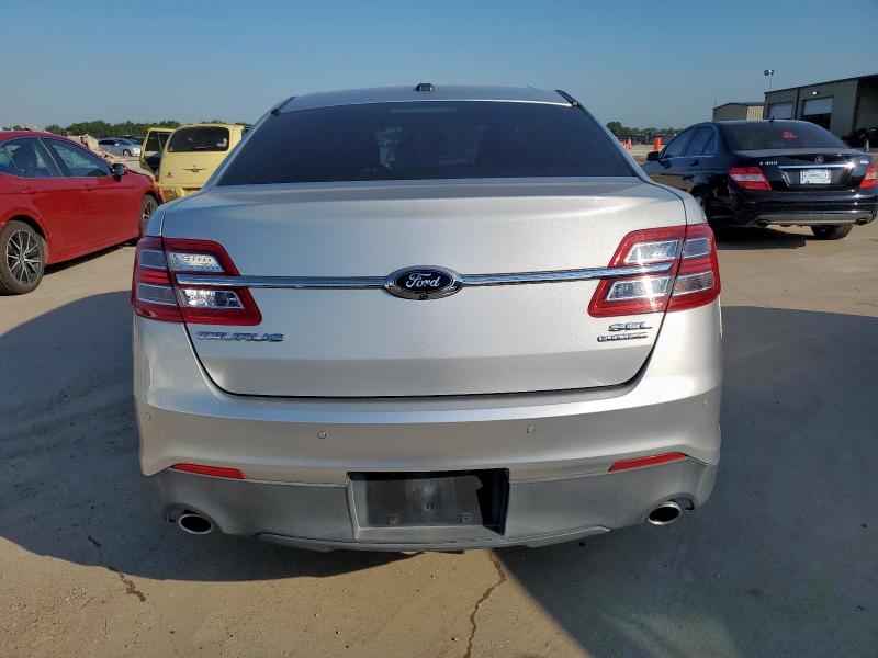 Sedans FORD TAURUS 2015 Srebrny