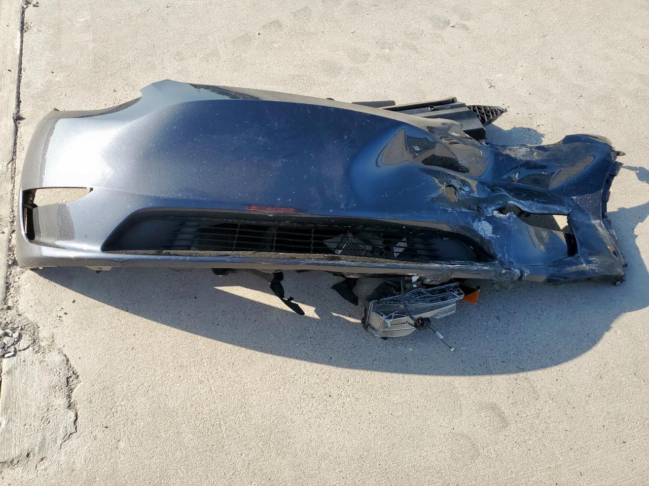 2025 Tesla Model Y VIN: 7SAYGDED7SA375924 Lot: 69317655