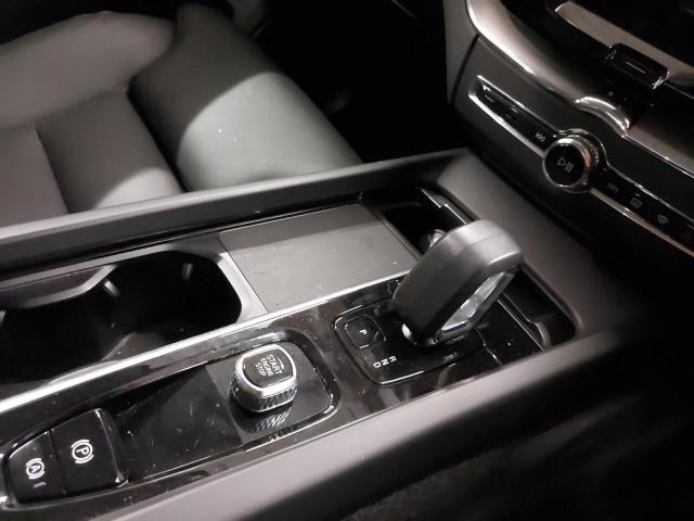 2023 VOLVO XC60 + B4