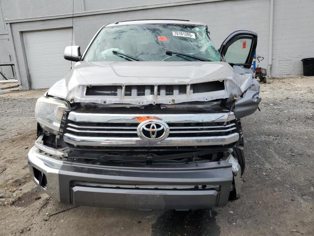  TOYOTA TUNDRA 2017 Серебристый