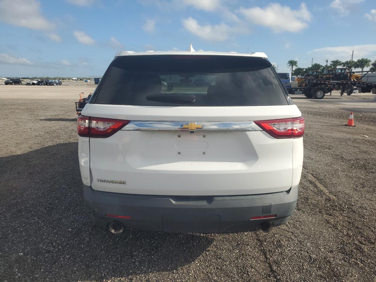2018 Chevrolet Traverse Ls VIN: 1GNERFKW4JJ107636 Lot: 68114685