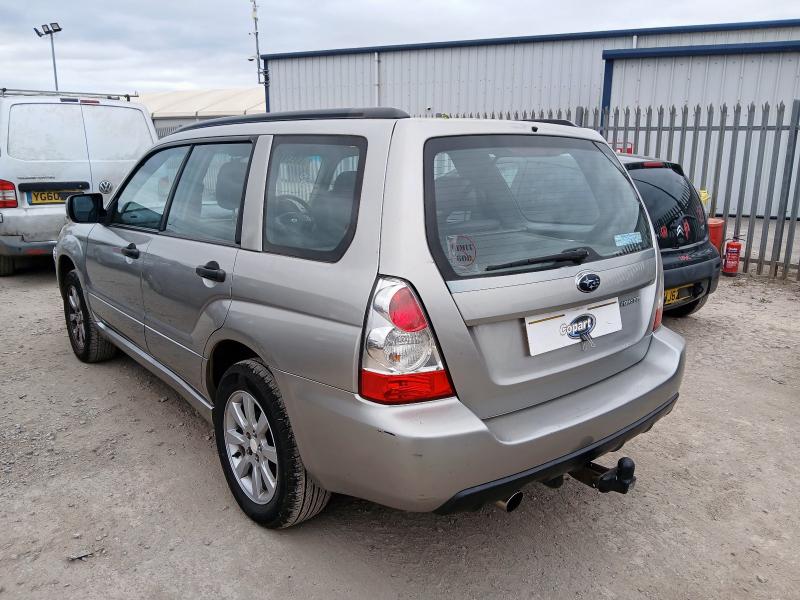 2005 SUBARU FORESTER X