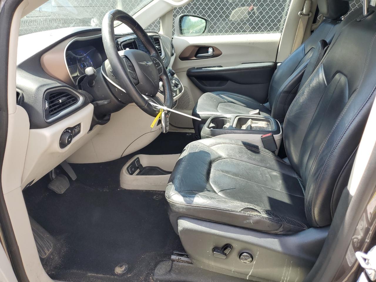 2017 Chrysler Pacifica Touring L VIN: 2C4RC1BG3HR593420 Lot: 68900585