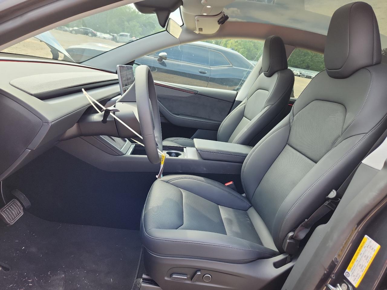 2026 Tesla Model Y VIN: 7SAYGDEE2TA399459 Lot: 70937565