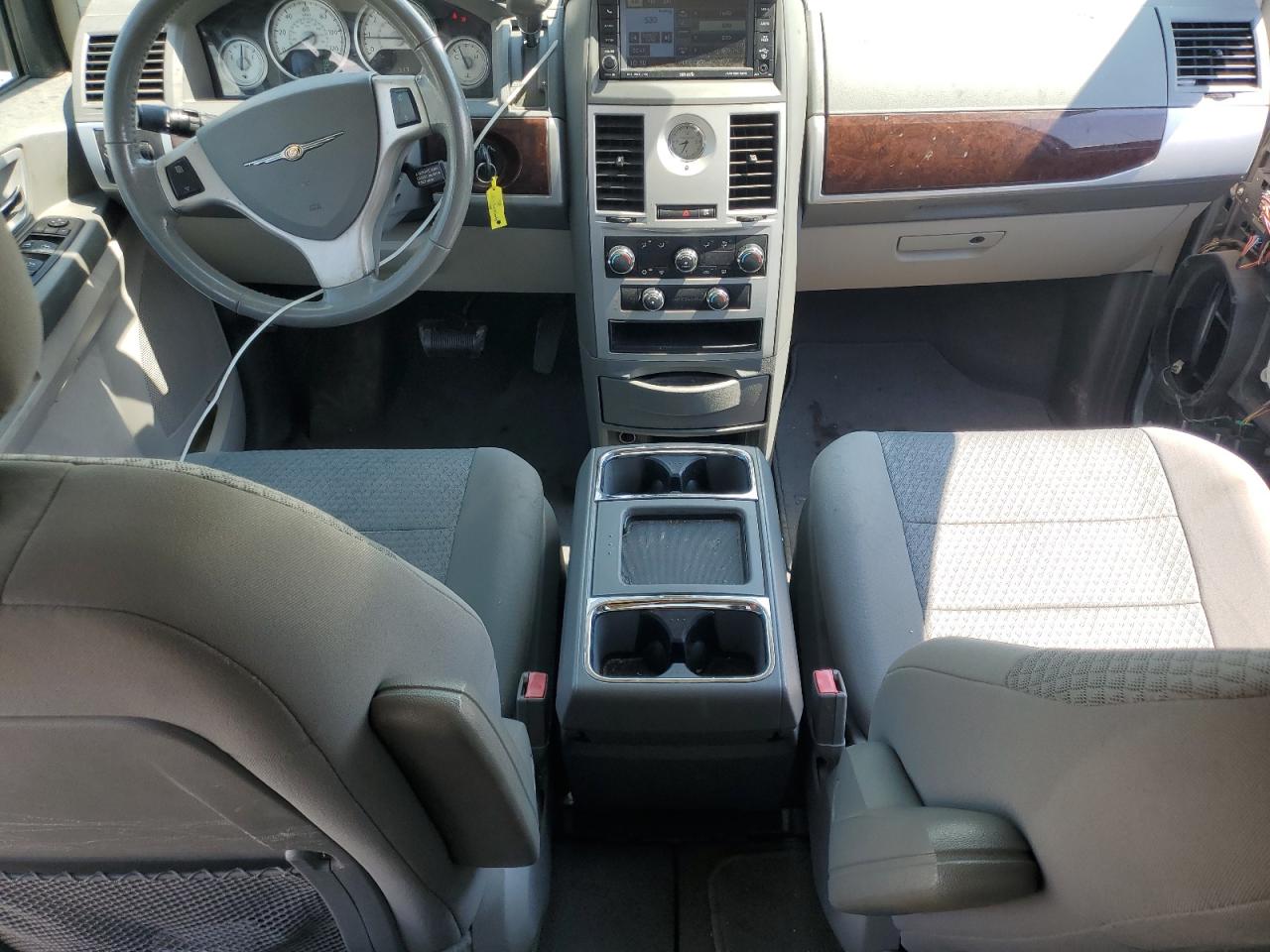 2010 Chrysler Town & Country Touring VIN: 2A4RR5D17AR398838 Lot: 69021285