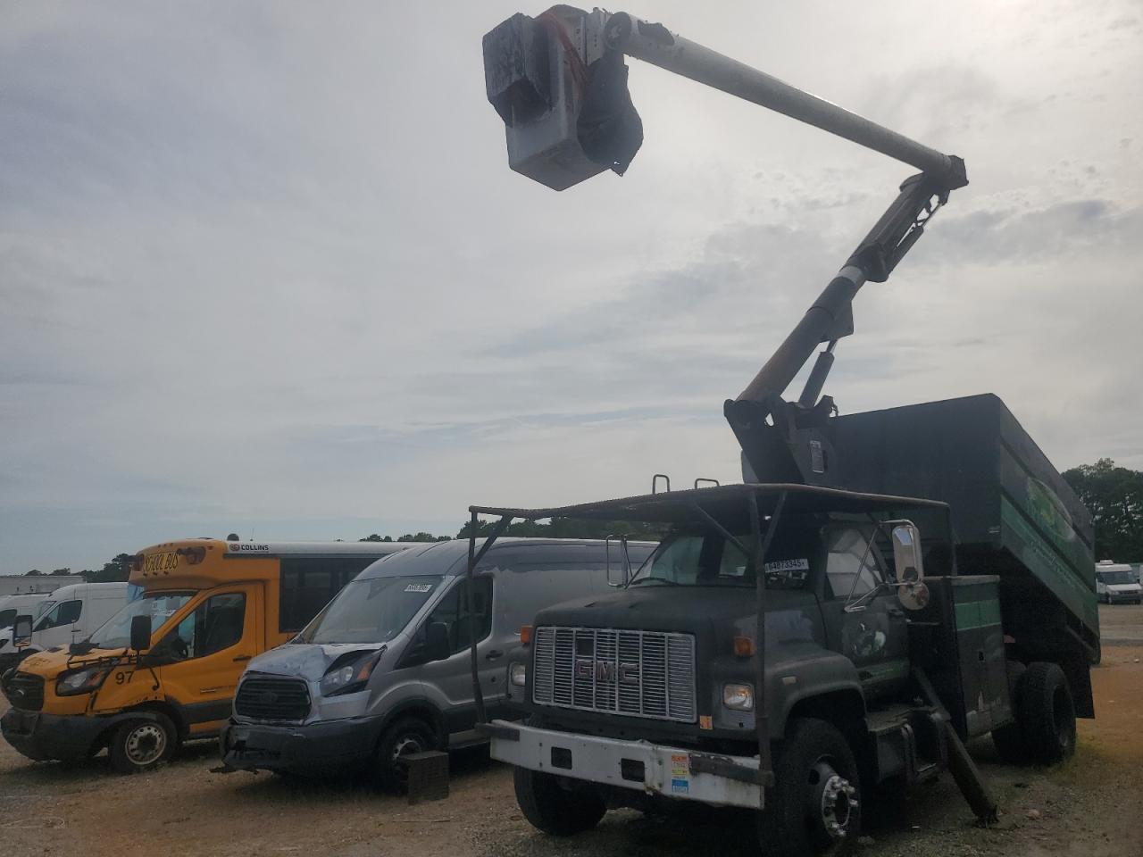 1999 GMC C7 Forestry Bucket Truck VIN: 1GDL7H1DXXJ514429 Lot: 64873345