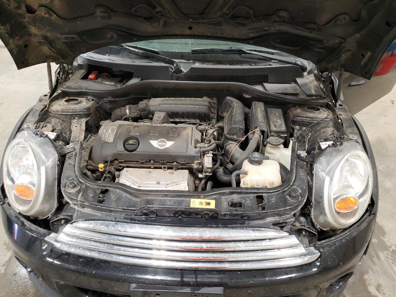 2011 Mini Cooper VIN: WMWSU3C52BT184457 Lot: 69720685