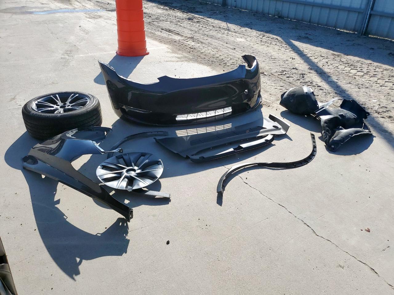 2024 Tesla Model Y VIN: 7SAYGDED7RA308461 Lot: 69081255