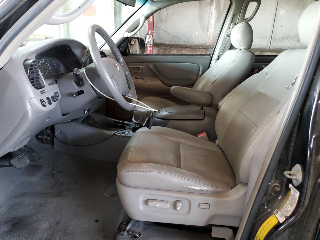 2005 Toyota Sequoia Sr5 VIN: 5TDZT34A55S261714 Lot: 68400125