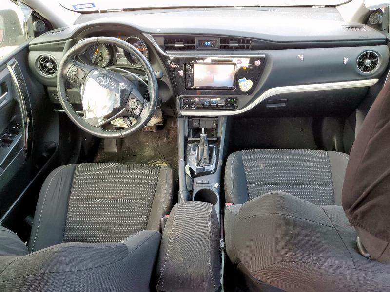  TOYOTA COROLLA 2018 Красный