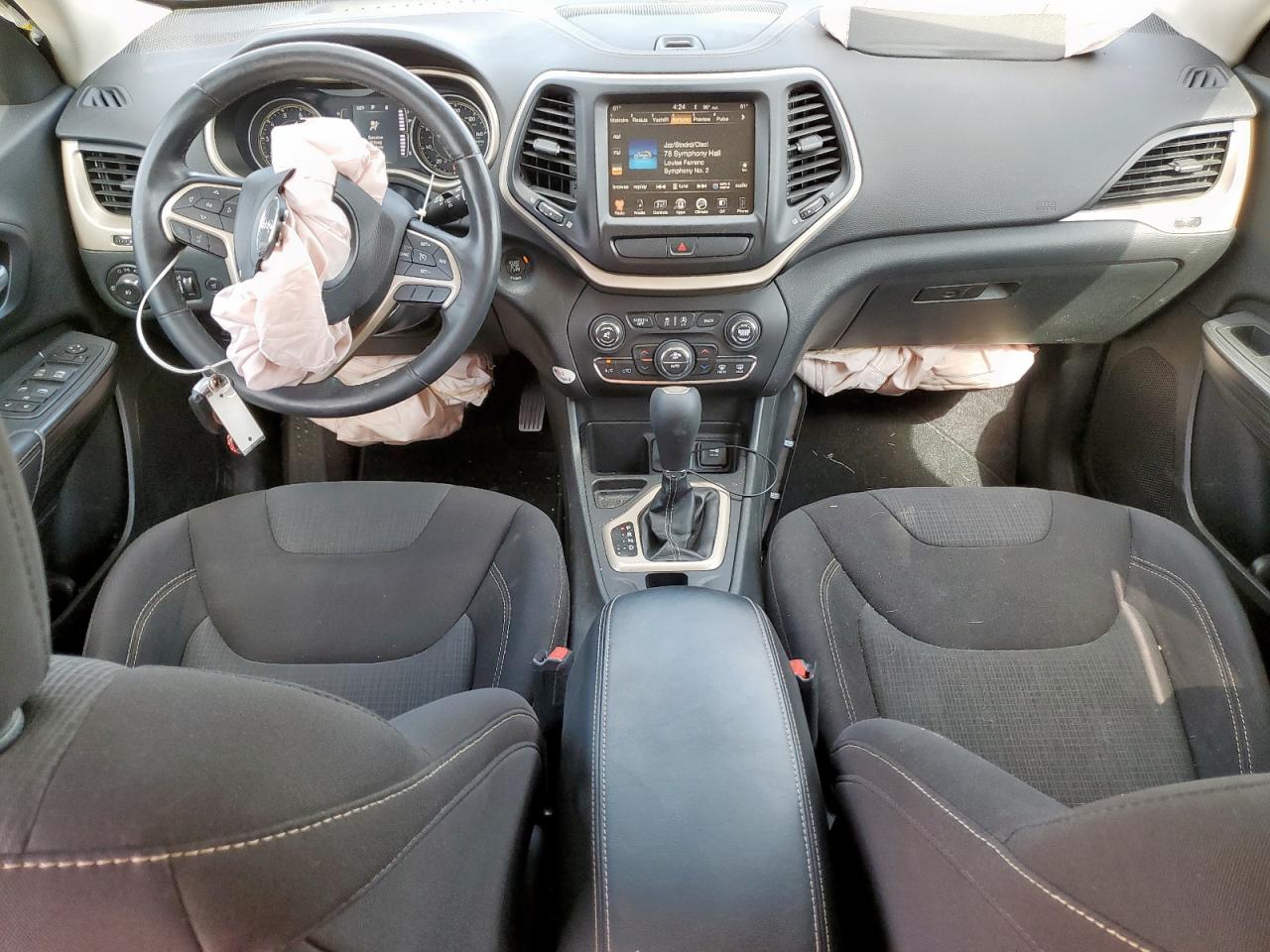 2016 Jeep Cherokee Latitude VIN: 1C4PJLCS9GW217483 Lot: 70473485