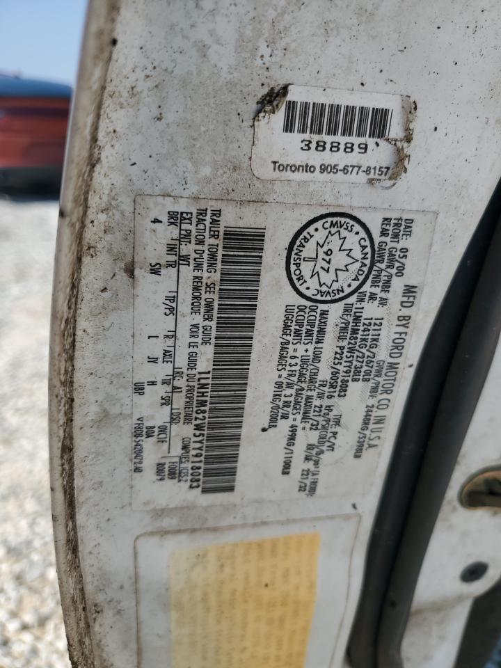 2000 Lincoln Town Car Signature VIN: 1LNHM82W5YY918083 Lot: 68651535