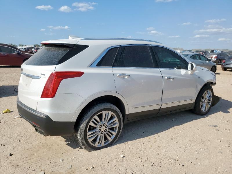  CADILLAC XT5 2017 Белы