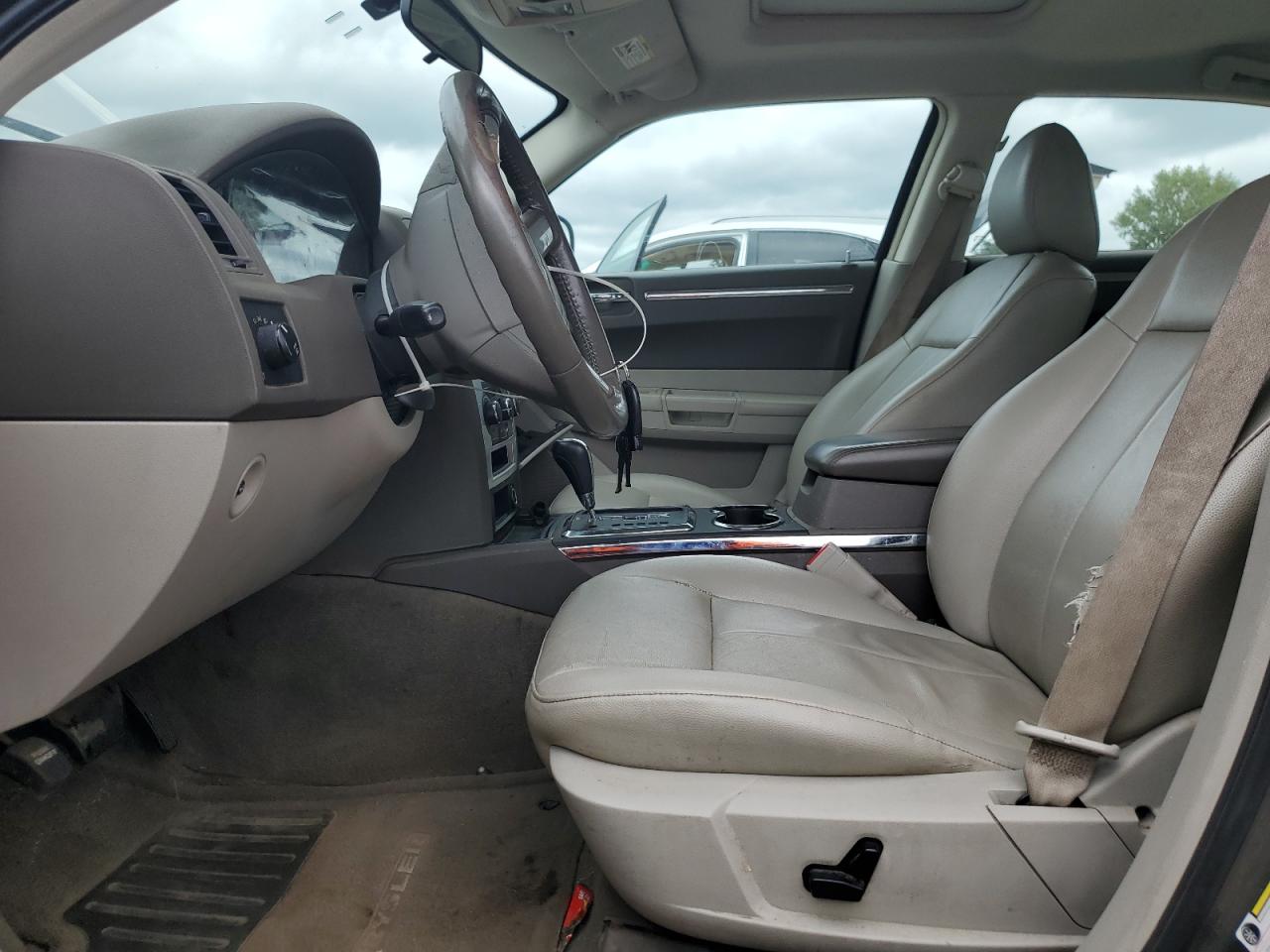 2008 Chrysler 300 Touring VIN: 2C3KA53G18H321584 Lot: 69435935