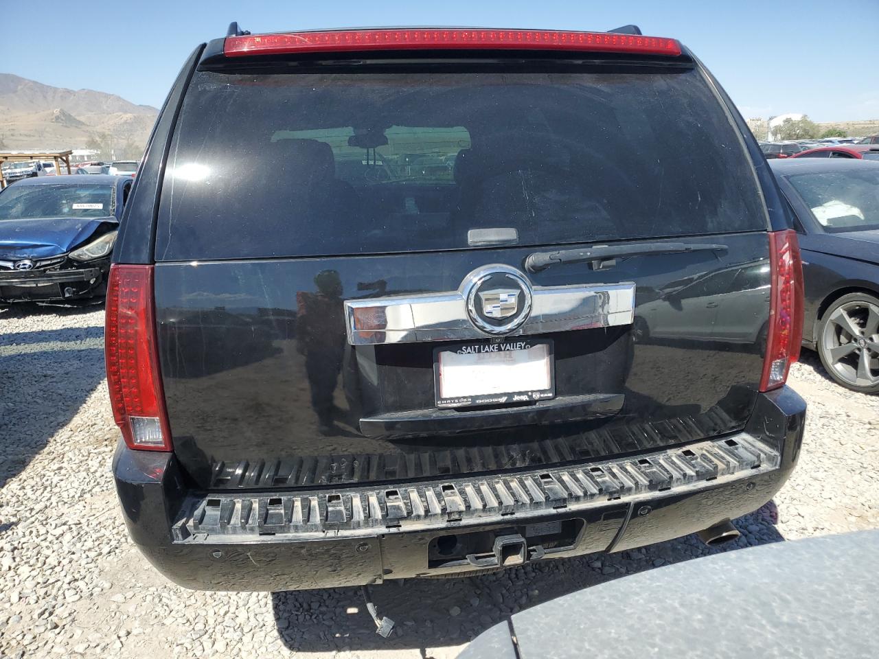 2007 Cadillac Escalade Luxury VIN: 1GYFK63897R403211 Lot: 68713285