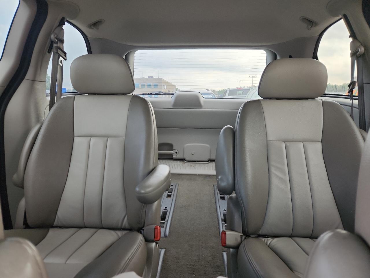 2005 Dodge Caravan Sxt VIN: 1D4GP45RX5B311118 Lot: 69861705