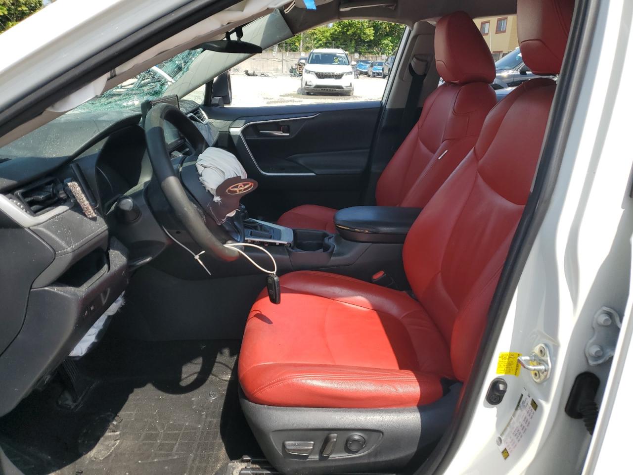 2020 Toyota Rav4 Xle VIN: 2T3W1RFV3LC045675 Lot: 70591975