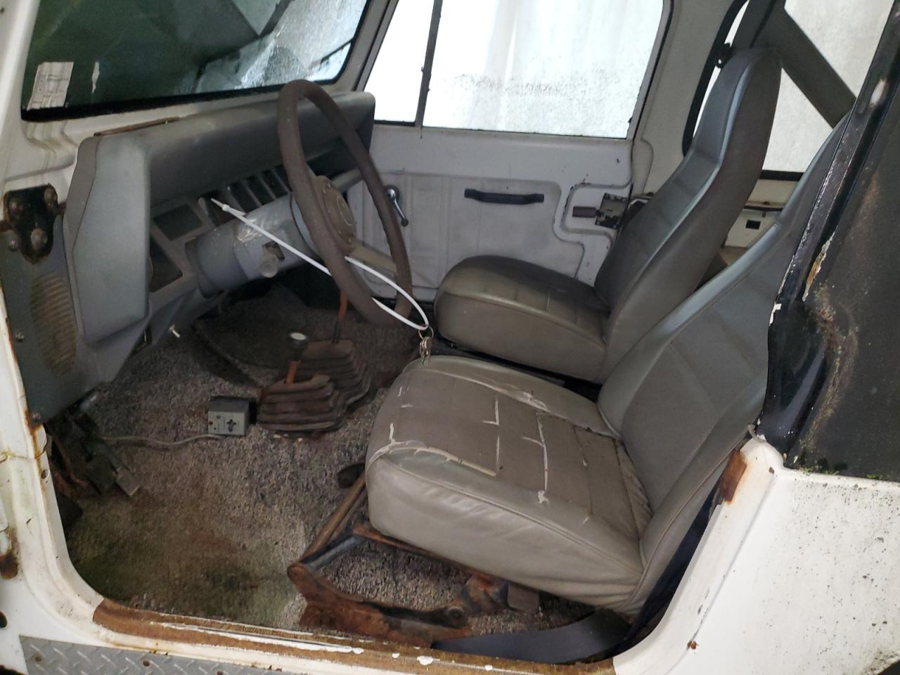 1989 Jeep Wrangler / Yj VIN: 2J4FY19E1KJ169856 Lot: 69807625