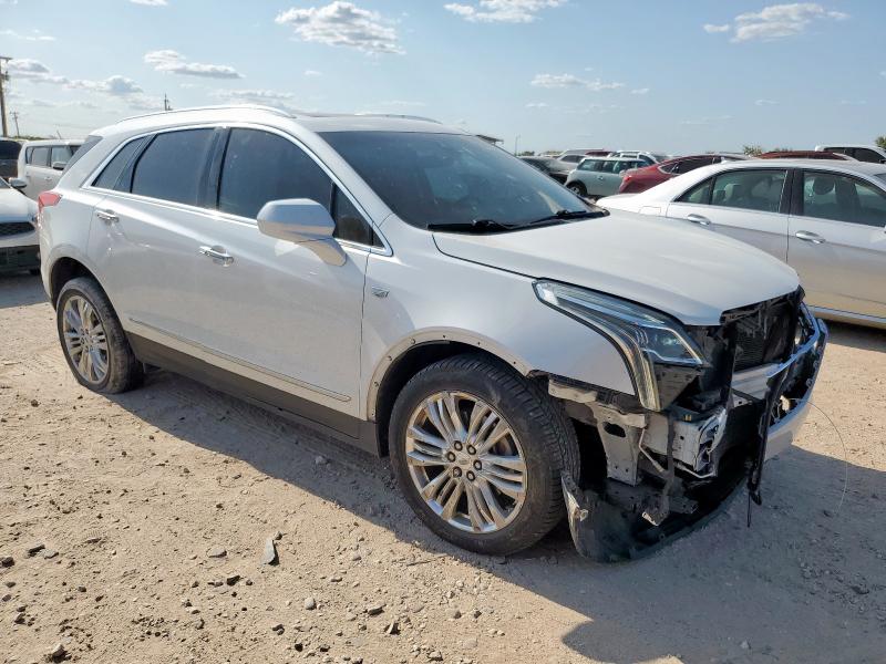  CADILLAC XT5 2017 Белы