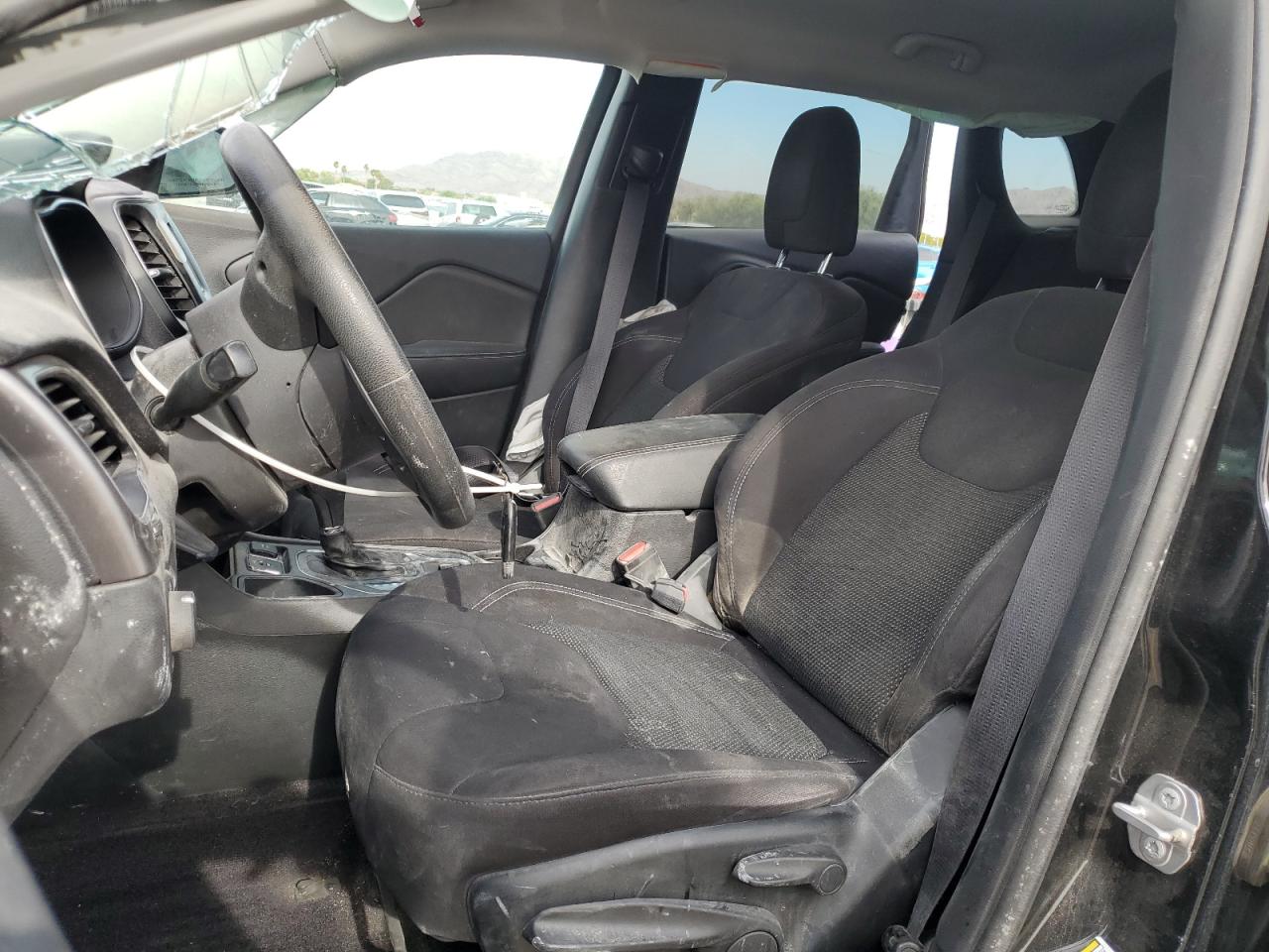 2019 Jeep Cherokee Latitude VIN: 1C4PJLCB5KD247455 Lot: 67794785