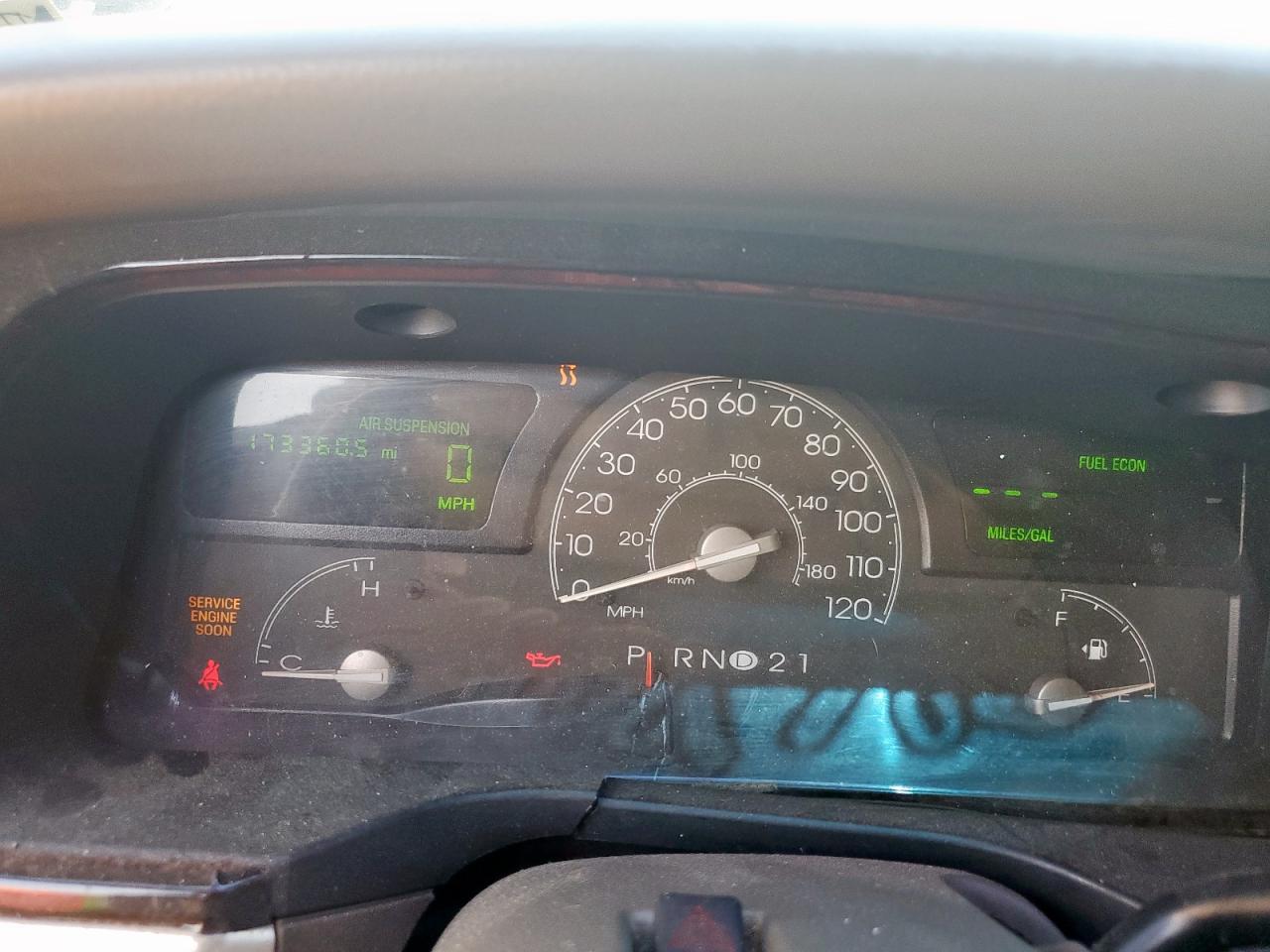 2003 Lincoln Town Car Signature VIN: 1LNHM82W13Y608408 Lot: 68421325