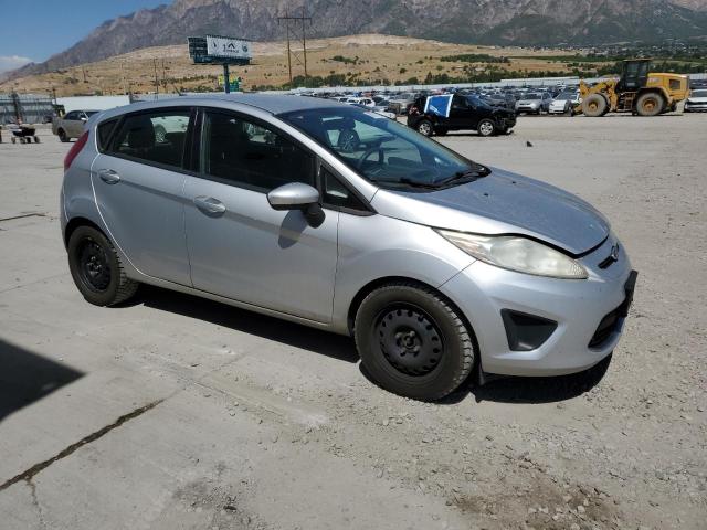 Hatchbacks FORD FIESTA 2012 Srebrny
