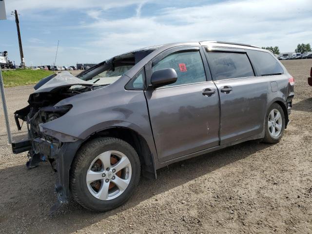 2011 TOYOTA SIENNA    à vendre chez Copart AB - CALGARY