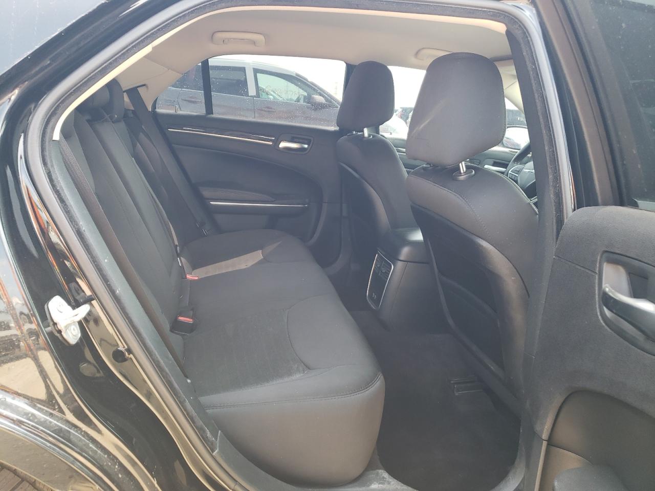 2016 Chrysler 300 Limited VIN: 2C3CCAAG9GH269937 Lot: 67589275