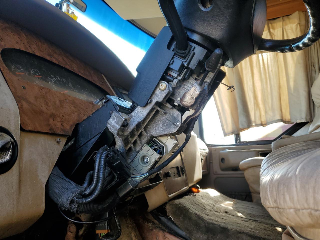 2000 Ford F550 Super Duty Stripped Chassis VIN: 3FCNF53S4YJA00365 Lot: 67445235
