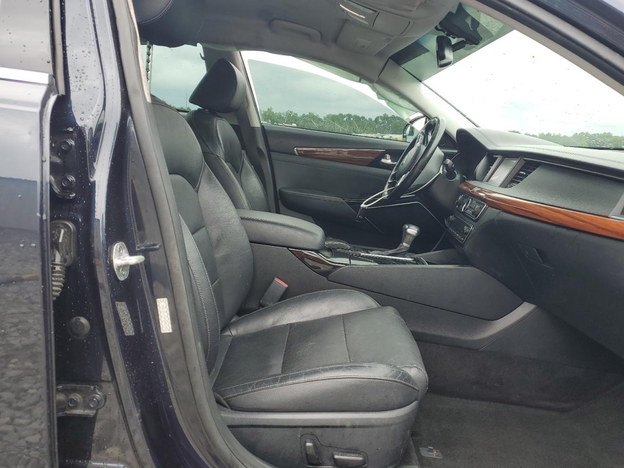 2017 Kia Cadenza Premium VIN: KNALB4J10H5086492 Lot: 70883485