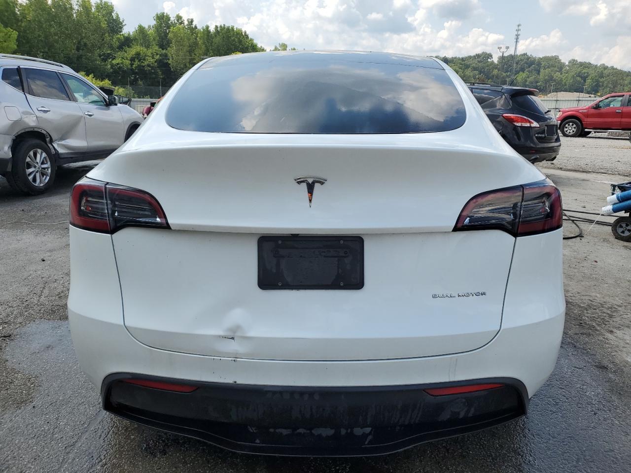2023 Tesla Model Y VIN: 7SAYGDEE7PF694677 Lot: 67743655