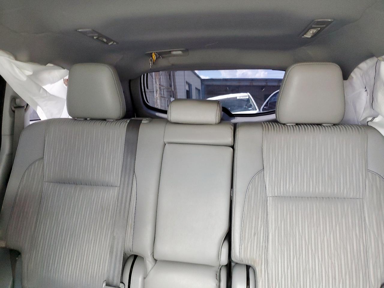 2018 Toyota Highlander Le VIN: 5TDZZRFH0JS284940 Lot: 70704035