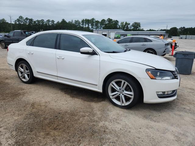 Sedans VOLKSWAGEN PASSAT 2013 Biały
