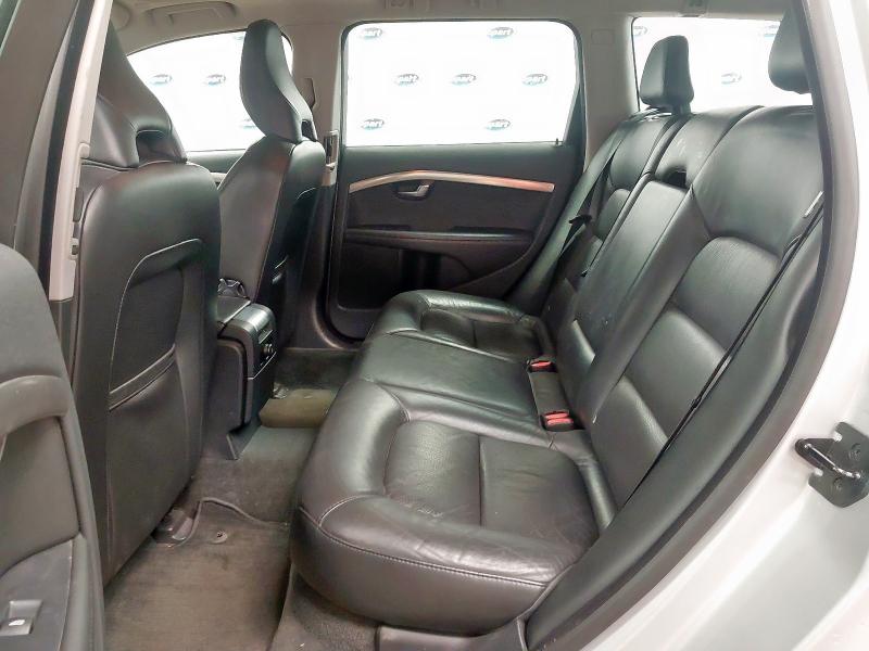 2010 VOLVO V70 SE LUX