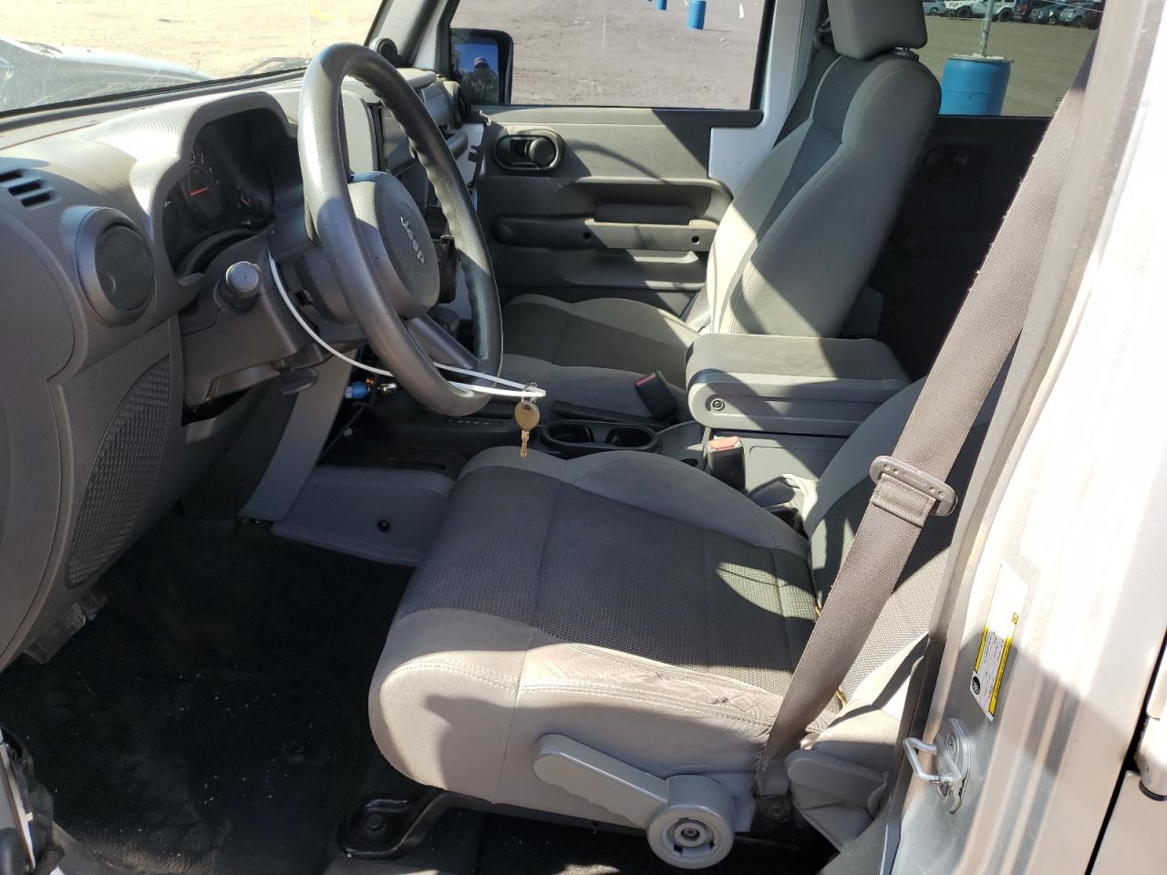 2007 Jeep Wrangler X VIN: 1J4GB39117L230381 Lot: 70049745