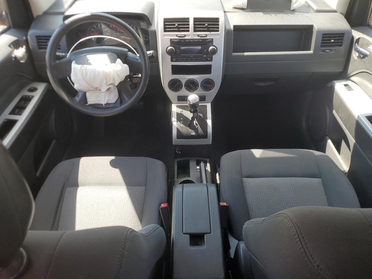 2008 Jeep Compass Sport VIN: 1J8FF47W18D648261 Lot: 70868385