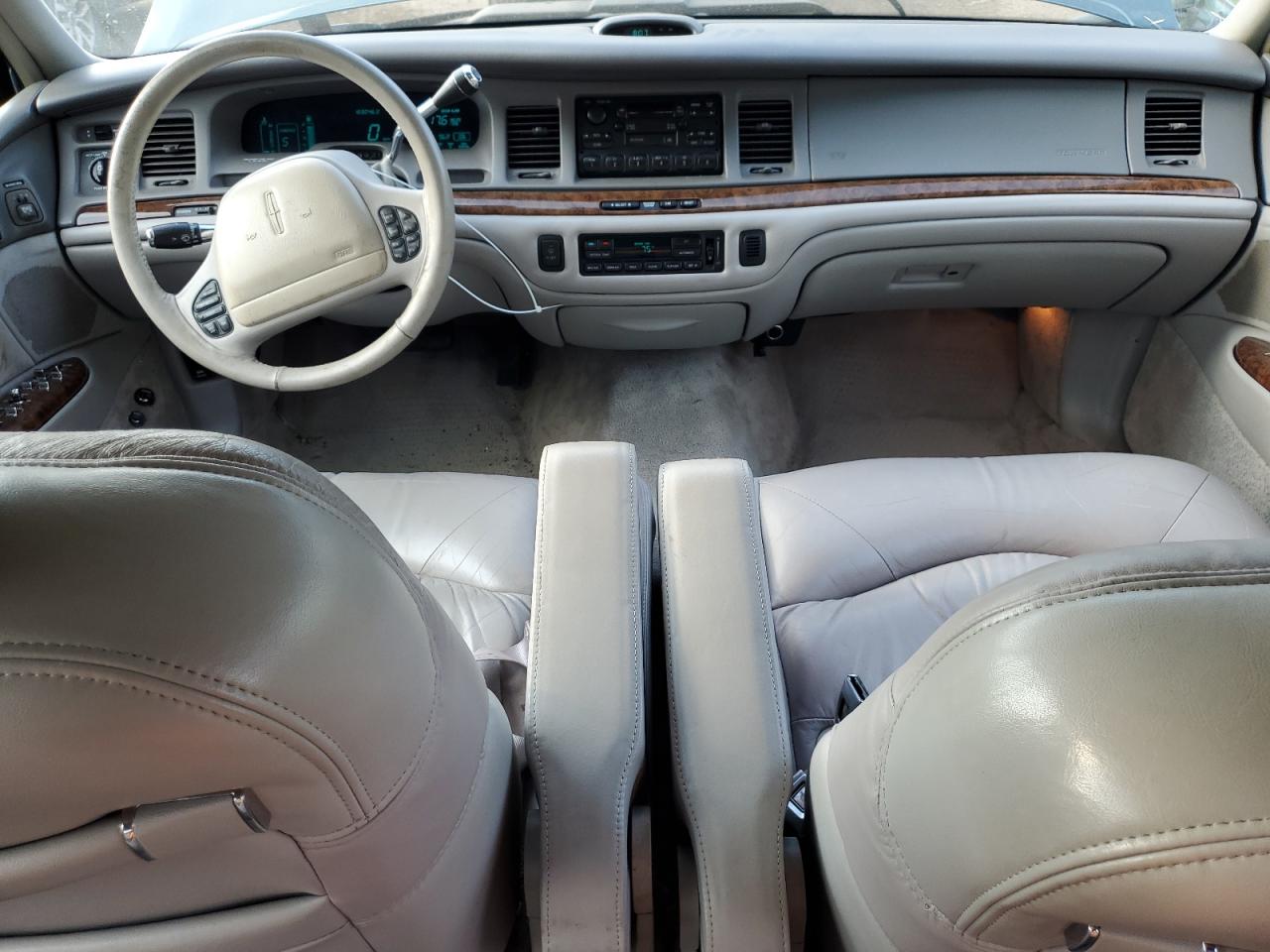 1LNLM82W6TY735021 1996 Lincoln Town Car Signature