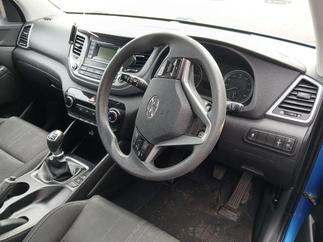 2017 HYUNDAI TUCSON S B