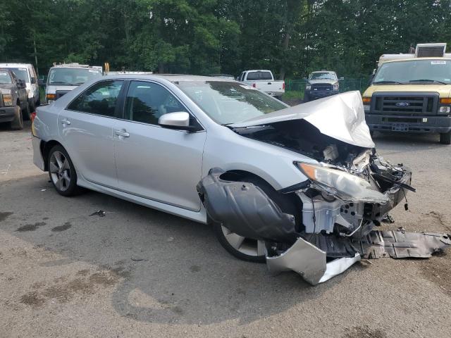  TOYOTA CAMRY 2014 Srebrny