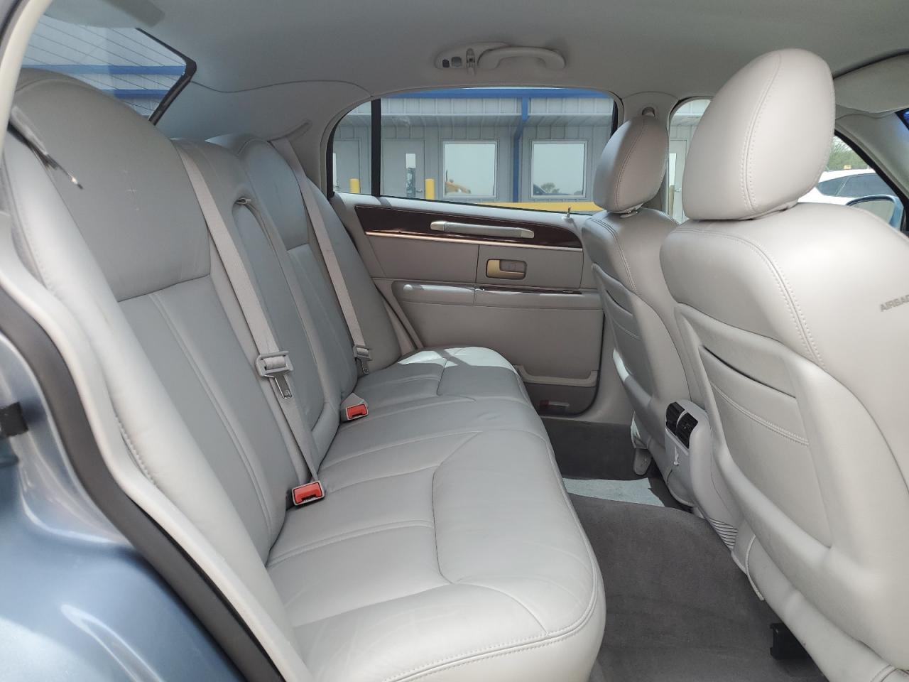 2004 Lincoln Town Car Ultimate VIN: 1LNHM83W34Y687080 Lot: 67322785