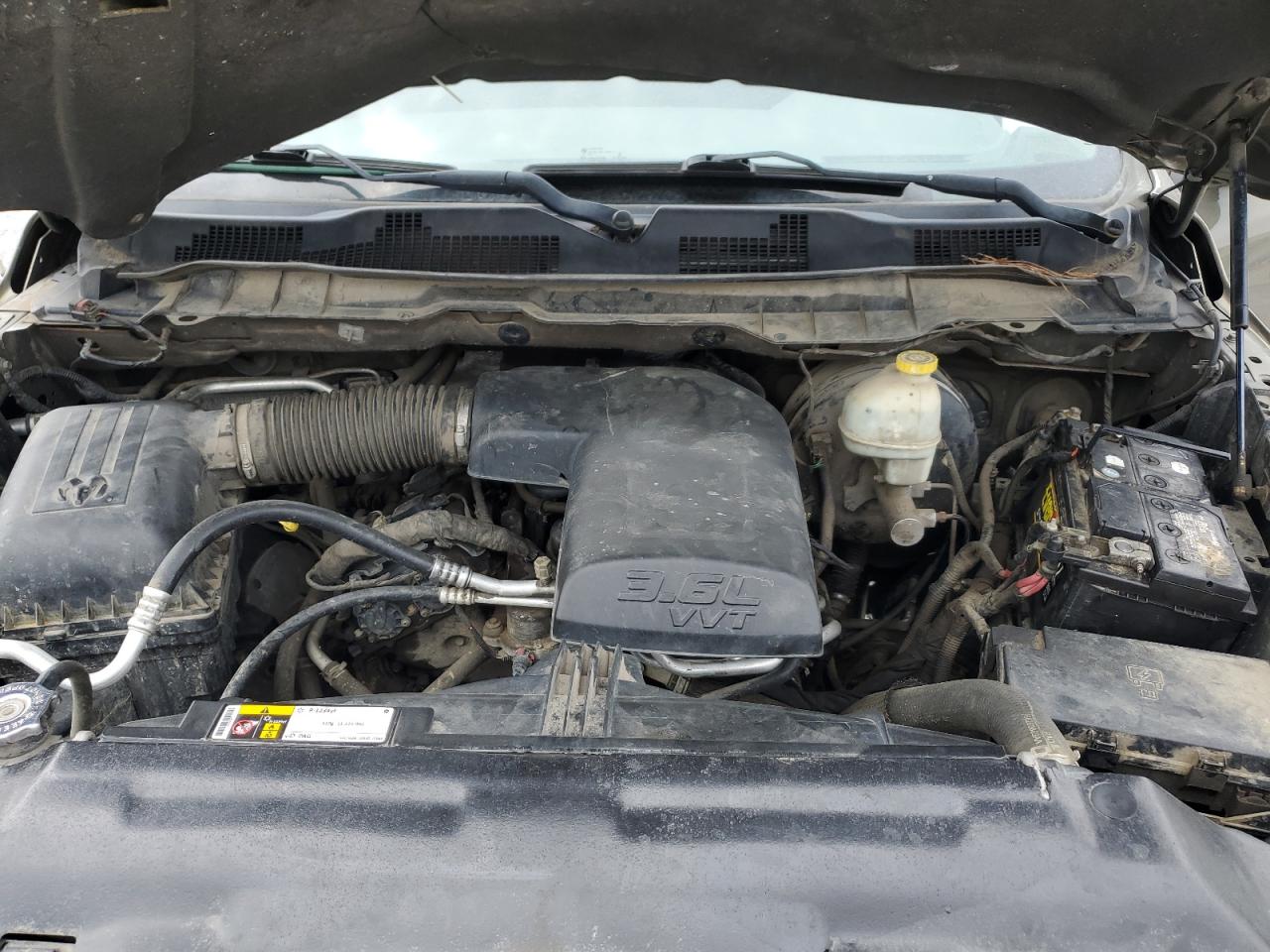 1C6RR7GG0FS518557 2015 Ram 1500 Slt