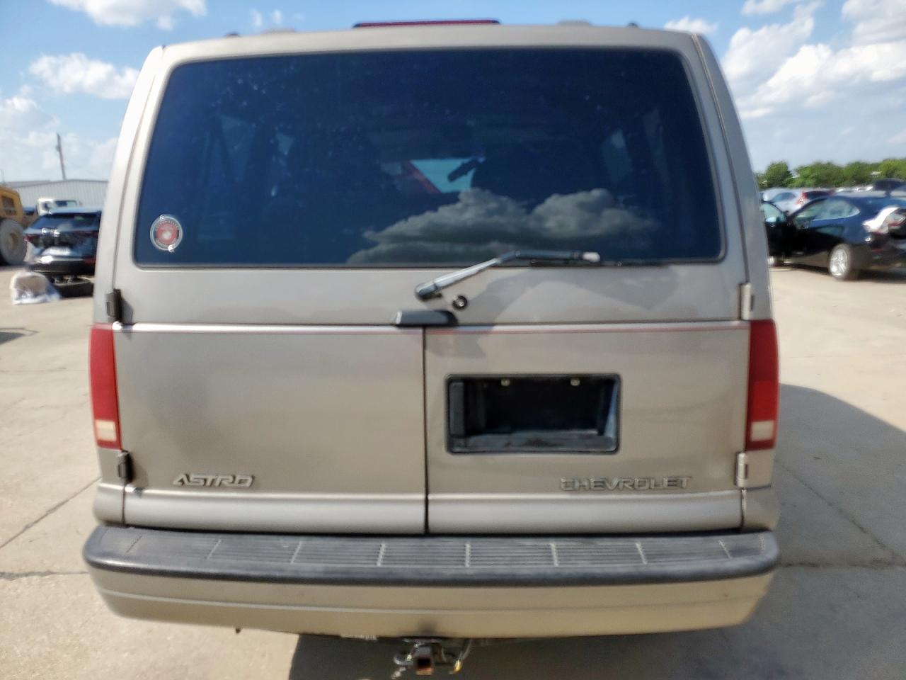 2001 Chevrolet Astro VIN: 1GNDM19WX1B106200 Lot: 68921015