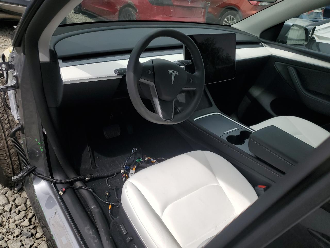 2025 Tesla Model Y VIN: 7SAYGDEE6SF252899 Lot: 70330545