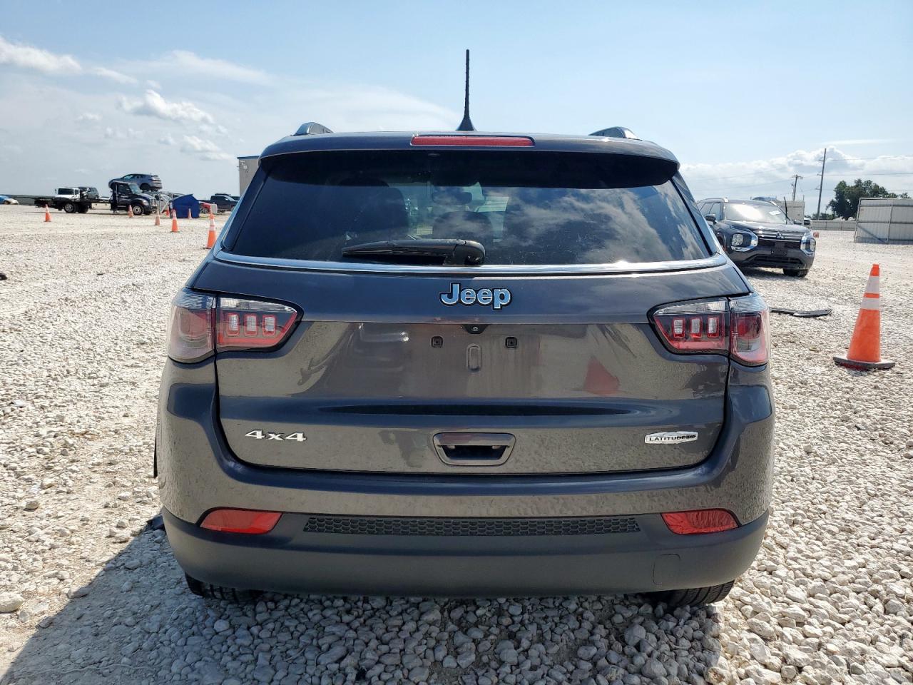 2022 Jeep Compass Latitude Lux VIN: 3C4NJDFB4NT185506 Lot: 68849535