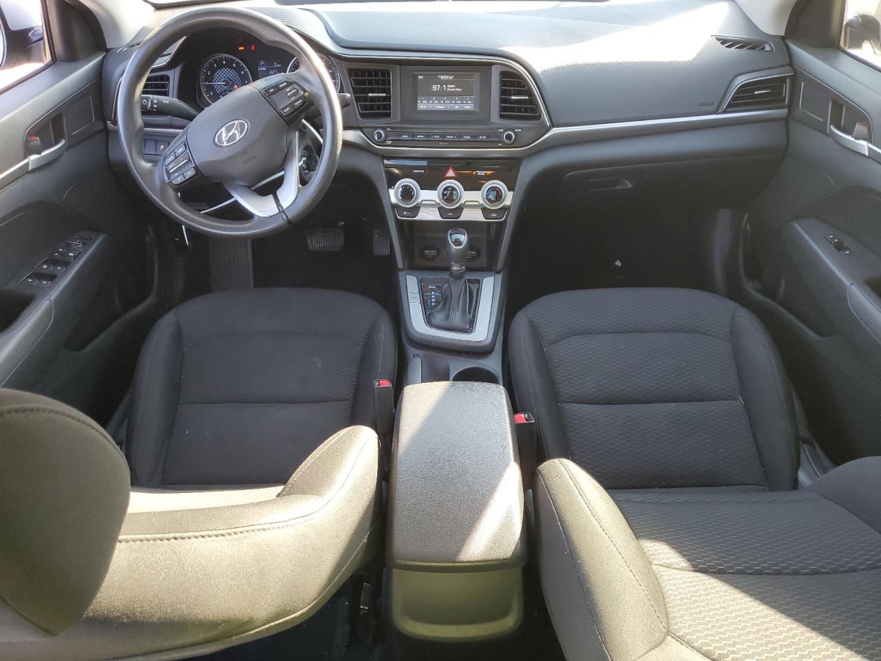 2019 Hyundai Elantra Se VIN: 5NPD74LF4KH459235 Lot: 70498505