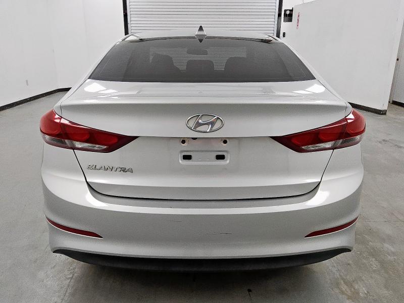  HYUNDAI ELANTRA 2018 Srebrny