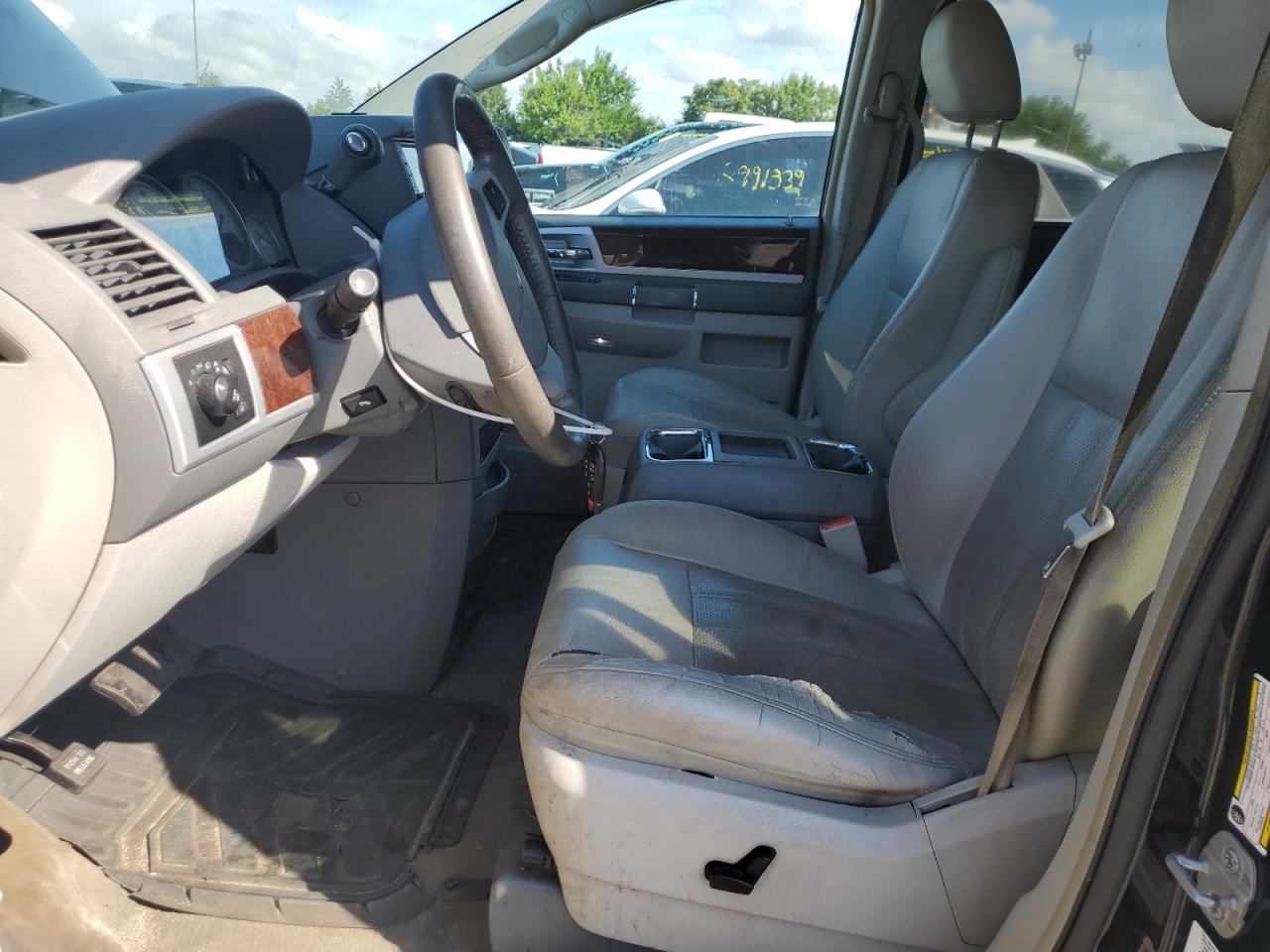 2009 Chrysler Town & Country Touring VIN: 2A8HR54199R642415 Lot: 67750415